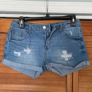 Women’s medium light wash shorts